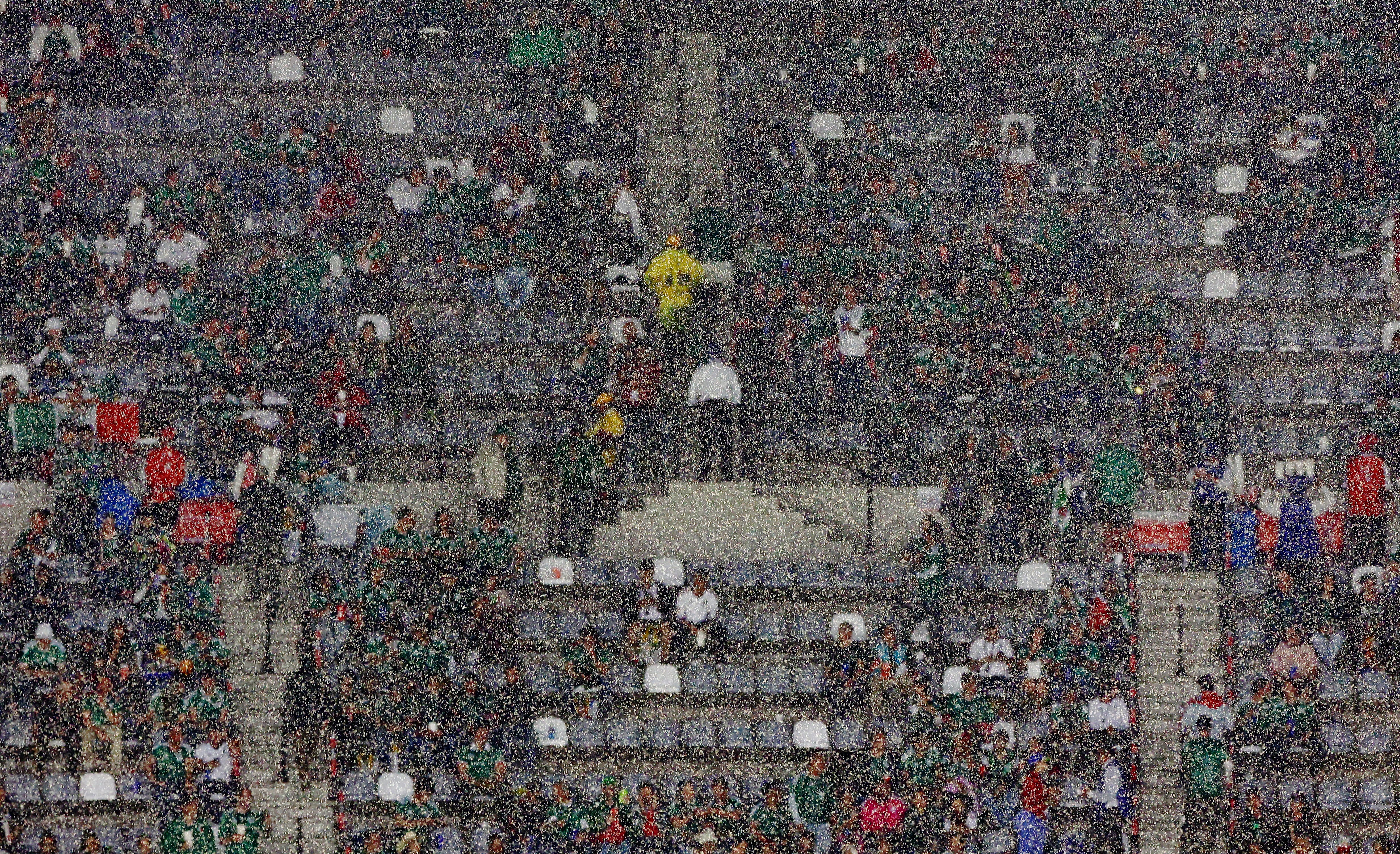 Llueve en el estadio Azteca y se retrasa la entrada en calor. (Foto: Reuters)