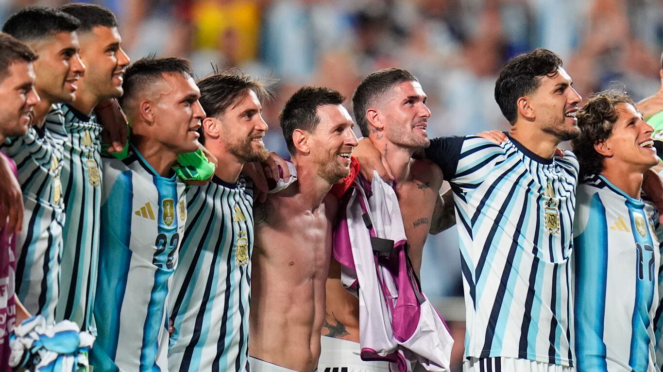 La Selección argentina enfrenta esta tarde a Inglaterra por las semifinales del Mundial 2026. (Foto: AP/Jeff Roberson)