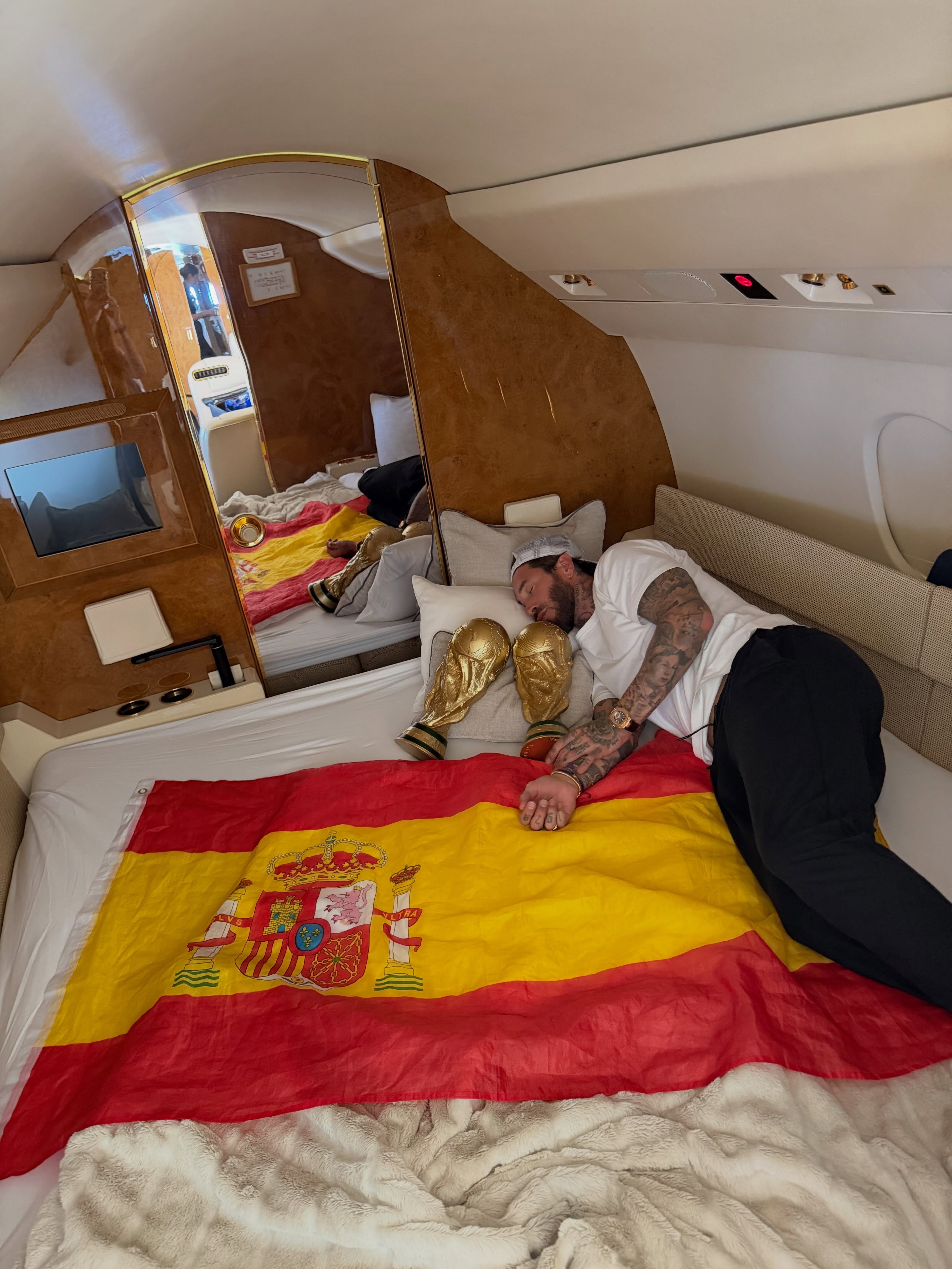 La foto imitando a Lionel Messi que publicó Sergio Ramos. (Foto: sergioramos/IG)