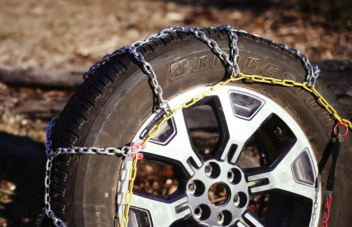 Cómo colocar las cadenas para circular en la nieve. (Foto: TN Autos).