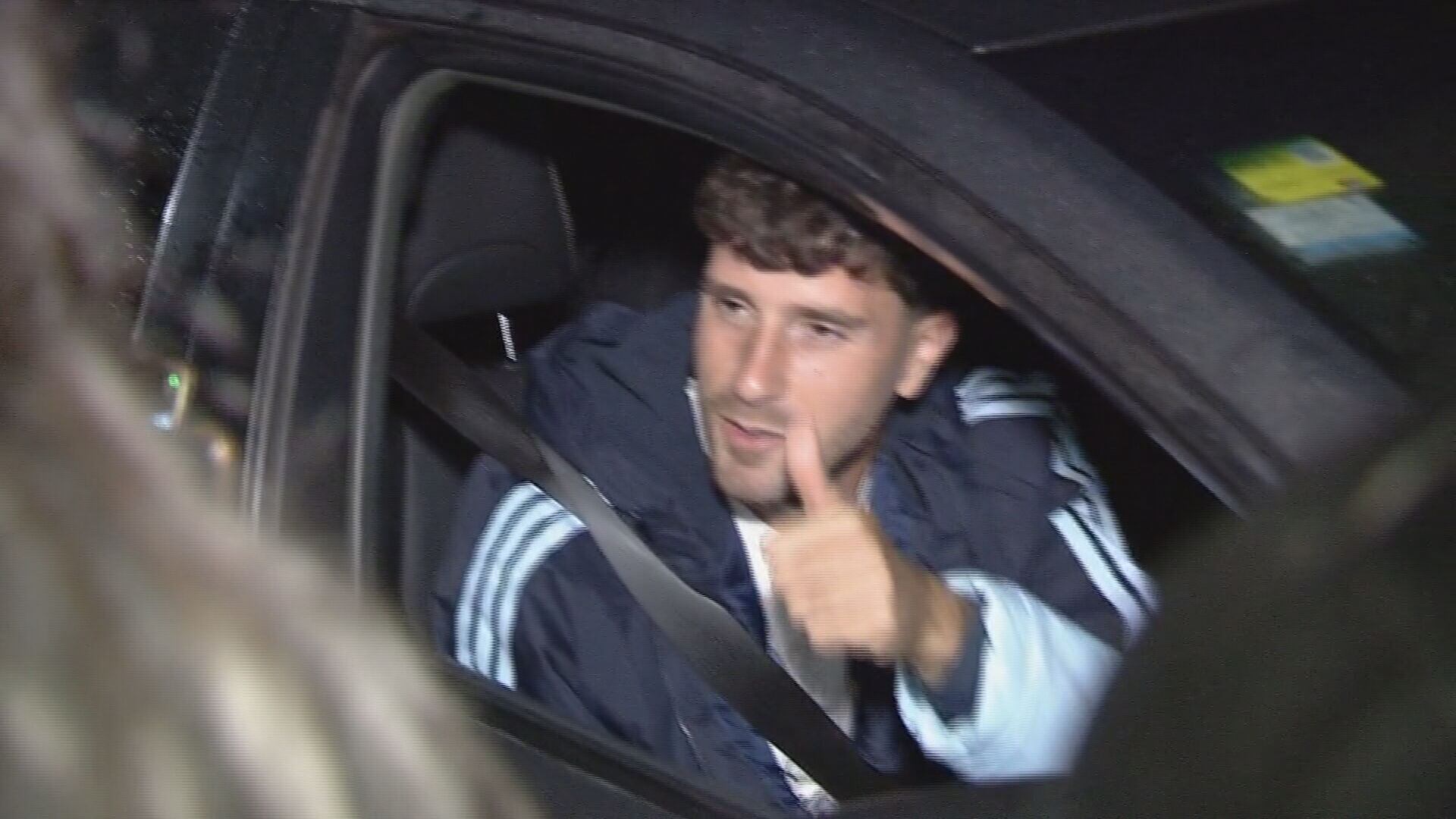 Marcos Senesi a la salida del predio de la AFA en Ezeiza. (Foto: TN).
