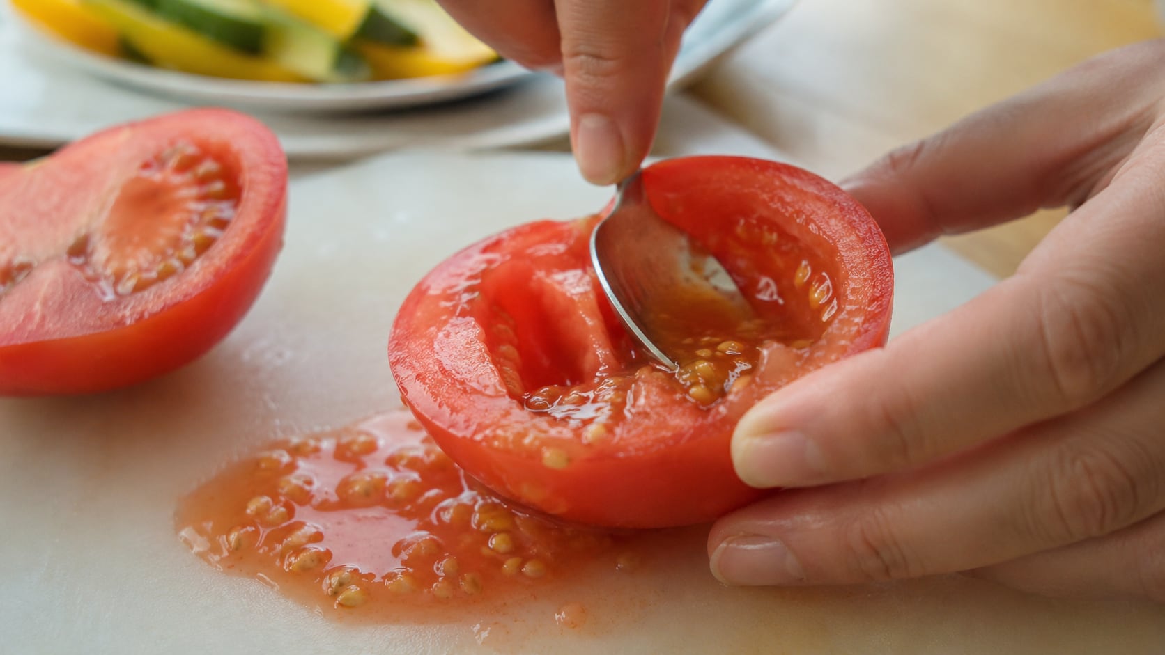 Las semillas de tomates pueden reutilizarse en el hogar. (Imagen ilustrativa generada con IA)
