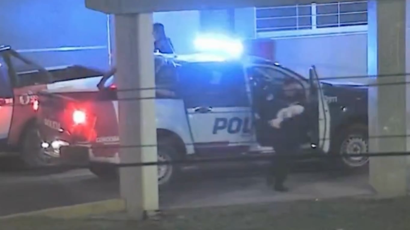 La beba fue trasladada de urgencia en un patrullero. (Foto: captura de video)