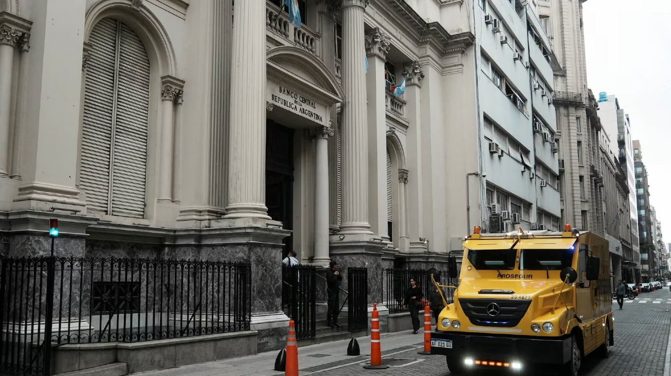 El oficialismo intentará darle media sanción este miércoles a la reforma del Banco Centra (BCRA). (Foto: Reuters)