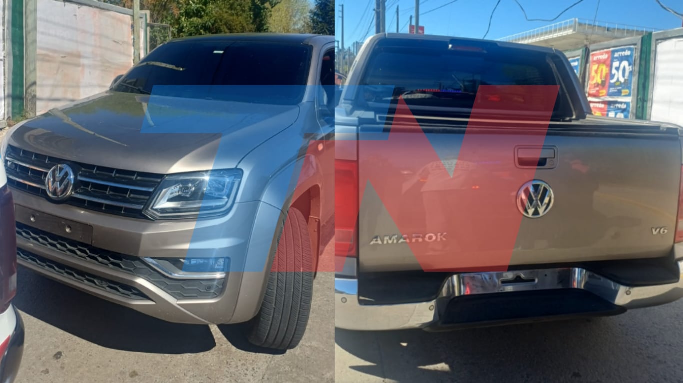 La camioneta sin patente en la que iba Callejero Fino con un acompañante. (Foto: TN).
