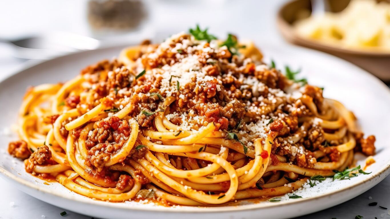 El chef explicó su secreto para unos fideos a la boloñesa únicos. (Foto: Adobe Stock)