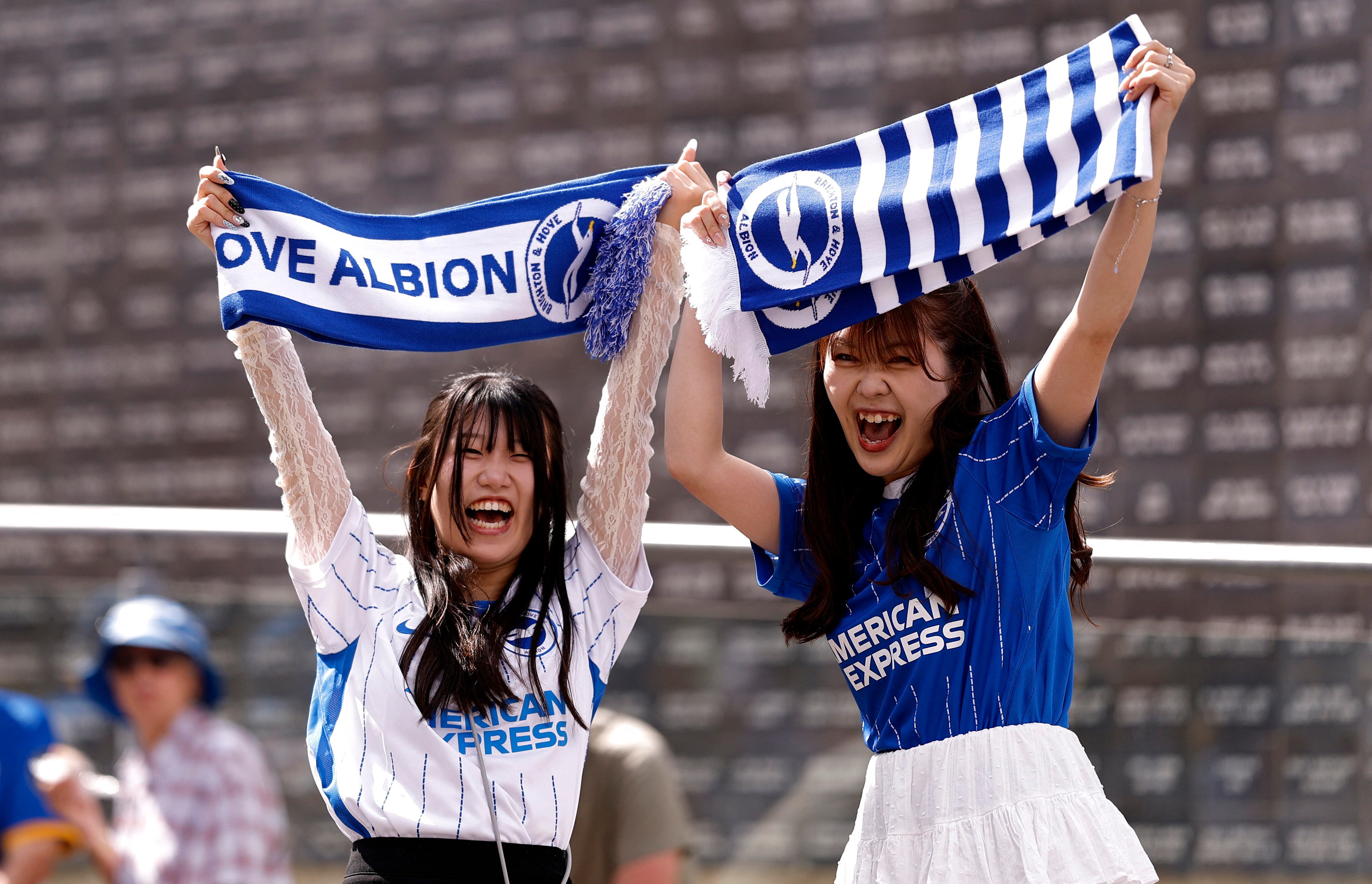 Brighton vs Aston Villa por la fecha 1 de la Premier League del 2026.