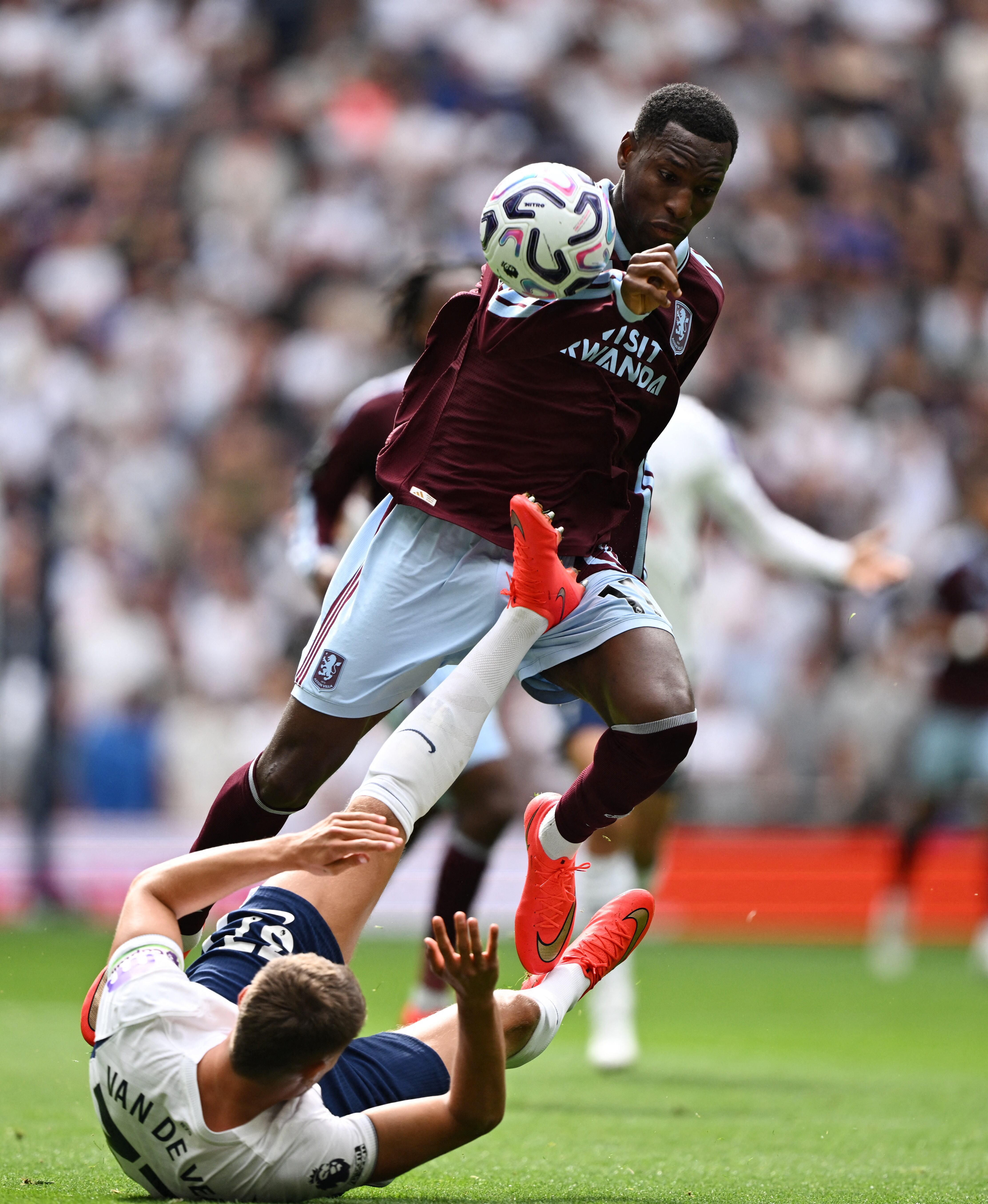 Tottenham vs Aston Villa por la fecha 5 de la Premier League del 2026.