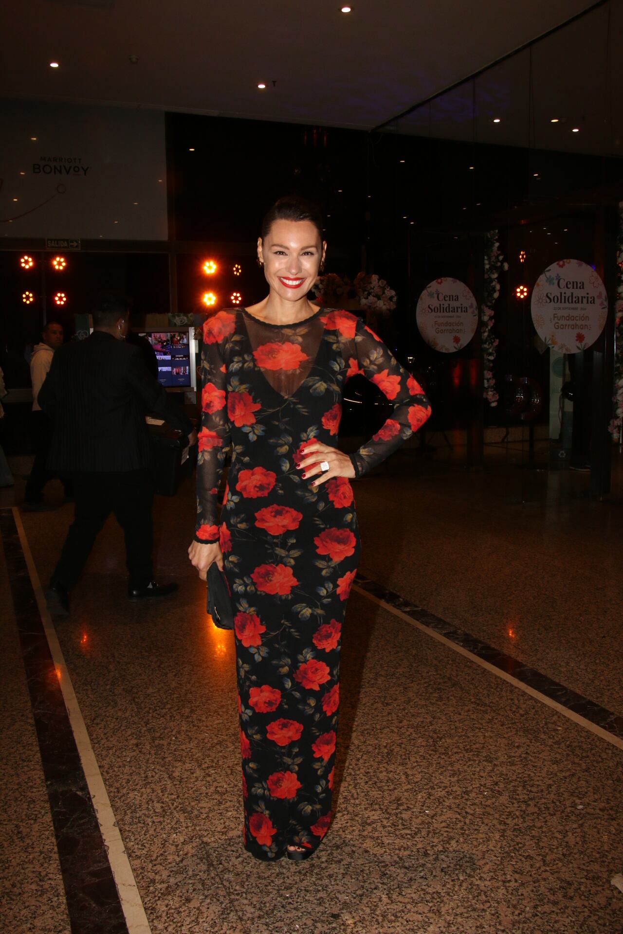 Pampita eligió flores y transparencias. (Foto: Movilpress)