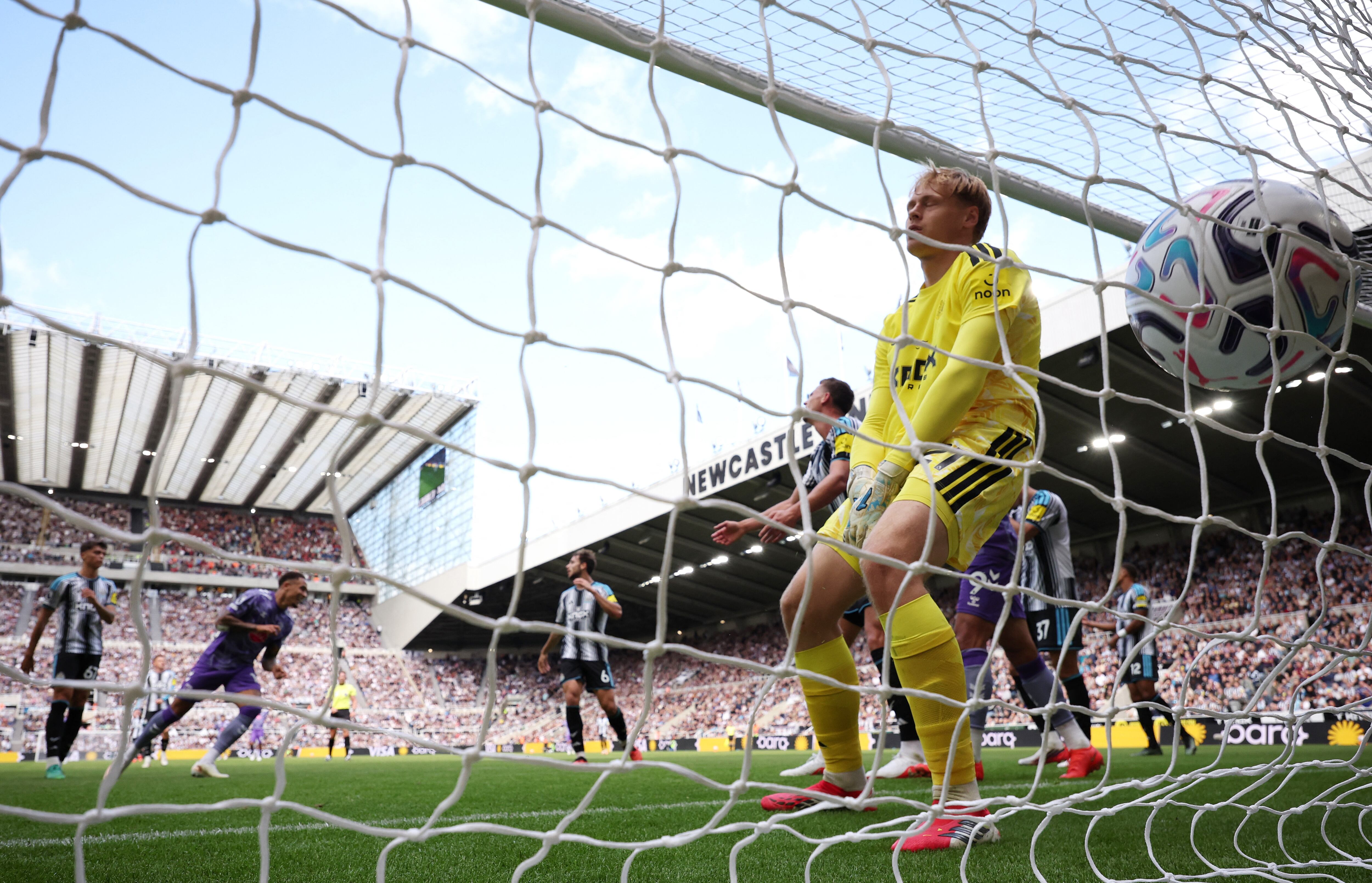 Newcastle vs Bournemouth por la fecha 3 de la Premier League del 2026.
