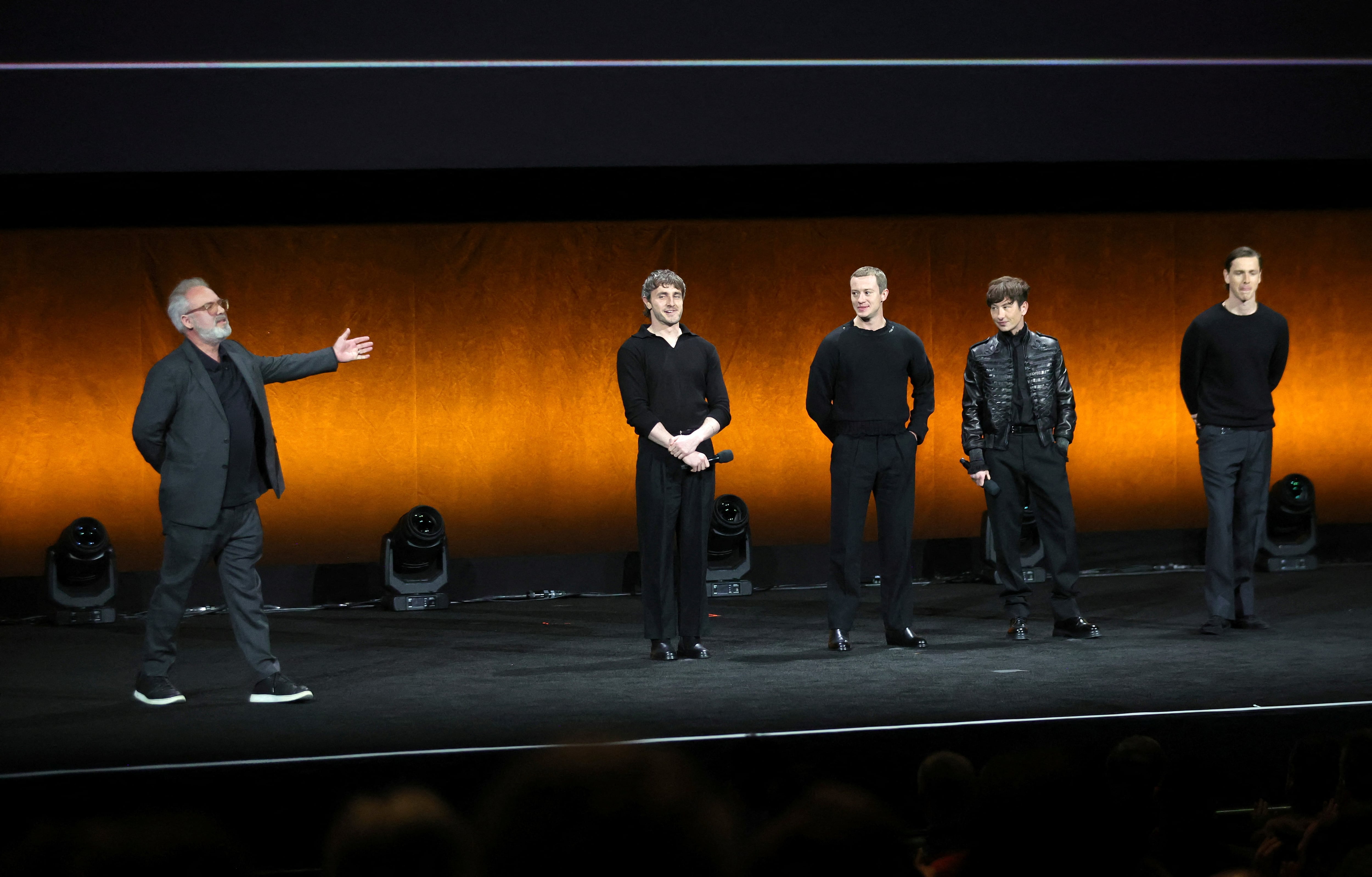 El director Sam Mendes presentando a los actores Paul Mescal, Joseph Quinn, Barry Keoghan y Harris Dickinson, en 2025 (Foto: REUTERS/Steve Marcus).
