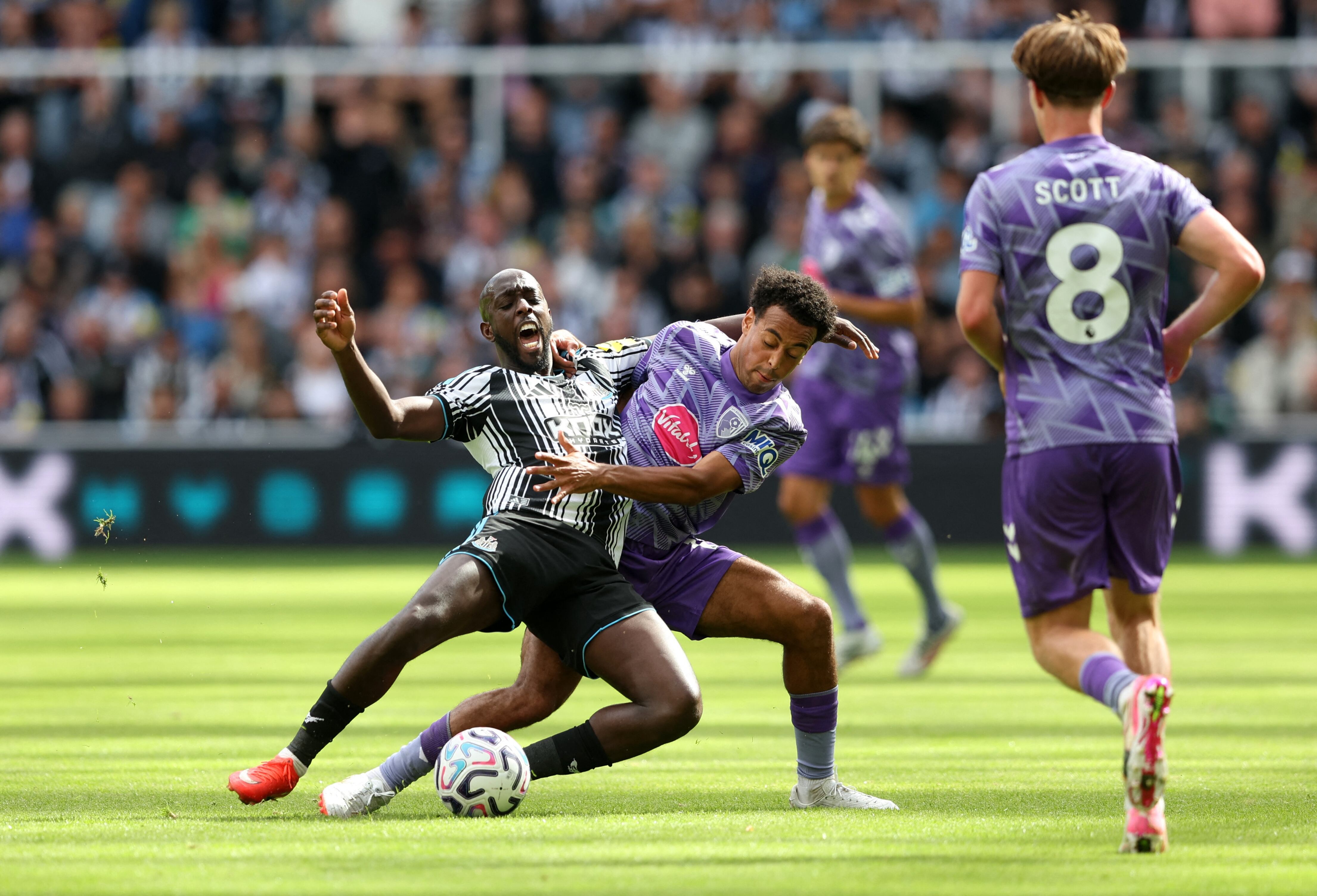 Newcastle vs Bournemouth por la fecha 3 de la Premier League del 2026.