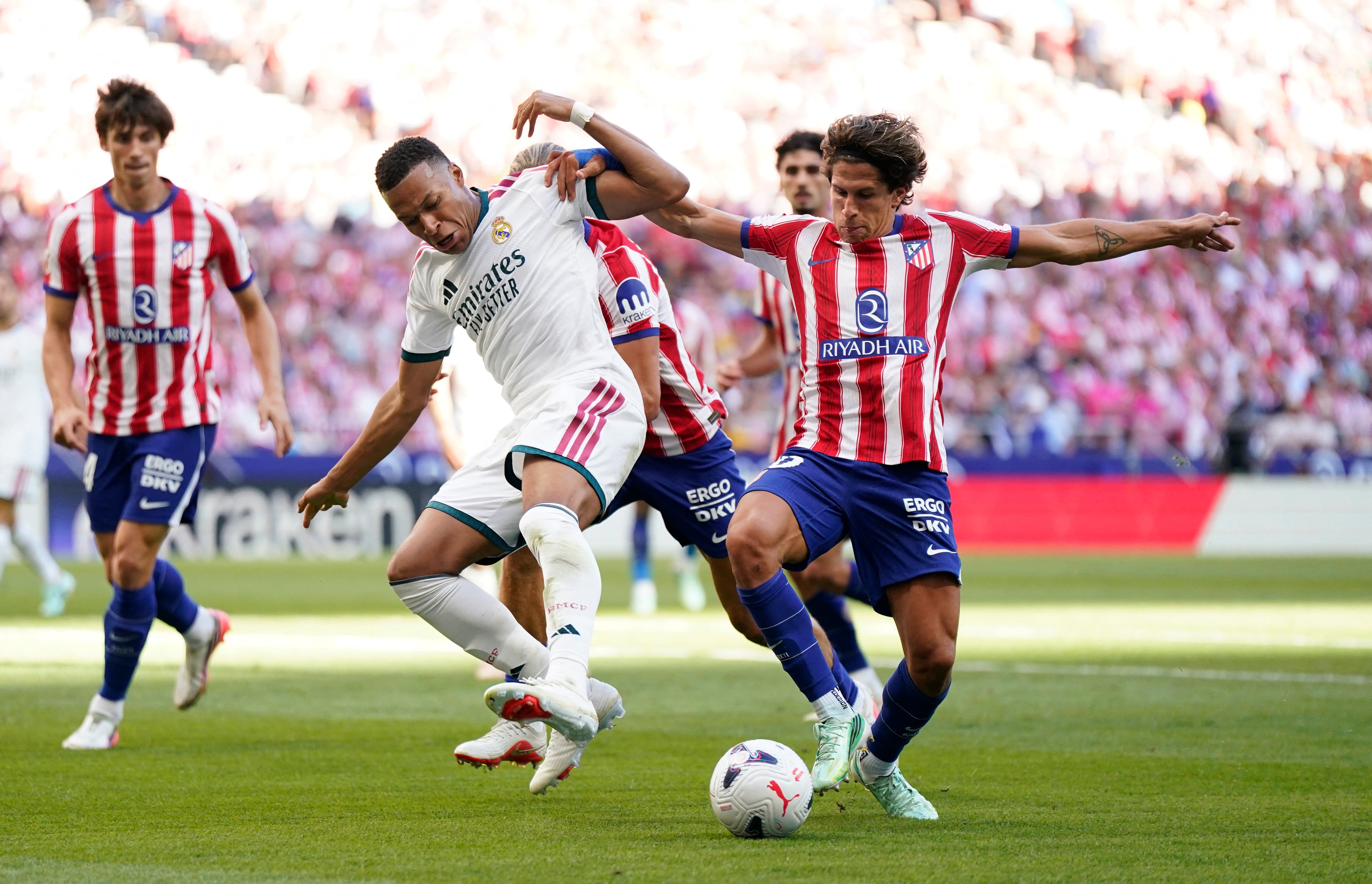 El delantero viene de jugar frente a Real Madrid el último fin de semana en la victoria de su equipo por 2-1 en el Derbi. (Foto: REUTERS)