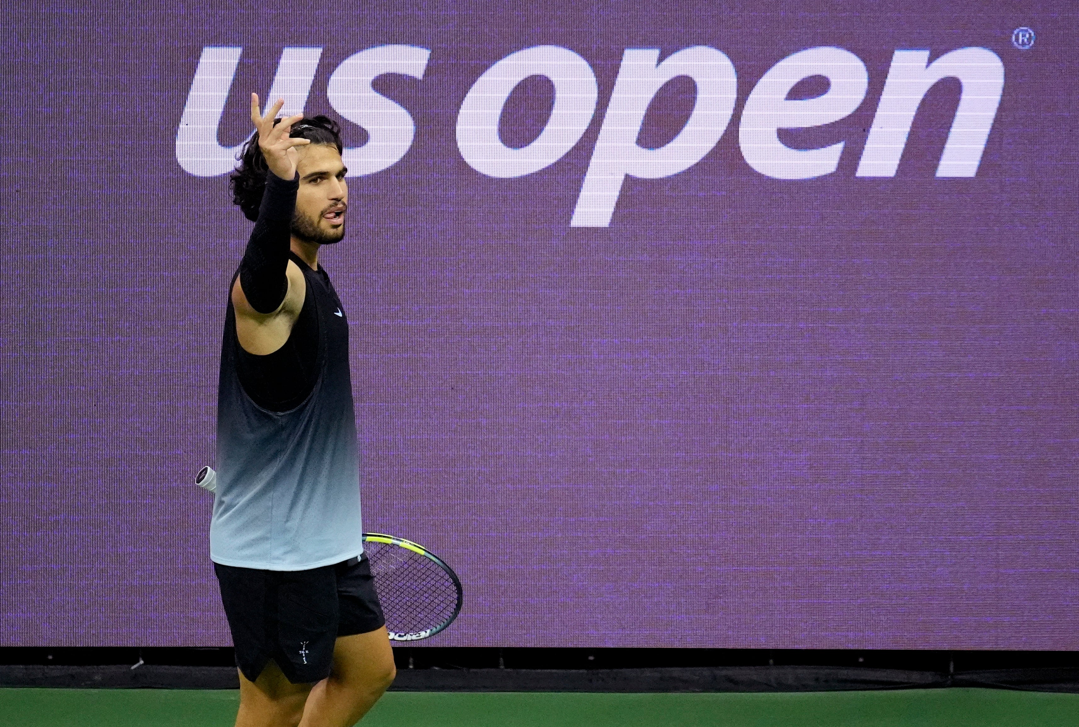 Alcaraz no se llevó el trofeo, pero se fue con la certeza de que su tenis y su cuerpo están intactos para dar batalla en lo que resta de la temporada. (REUTERS/Eduardo Munoz)