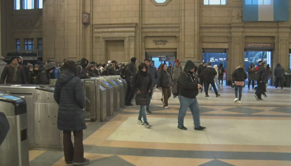 Complicaciones en el servicio de trenes este lunes. (Foto: TN)