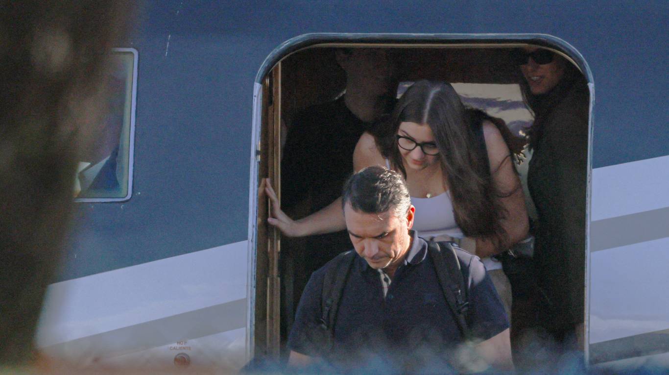 Flávio Bolsonaro llegó a Miami el miércoles en un avión privado que despegó desde Puerto Iguazú. (Foto: Reuters - Eva Marie Uzcategui)