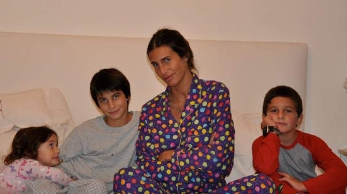 Romina Yan, junto a sus tres hijos. (Foto: Instagram/valenyan_)